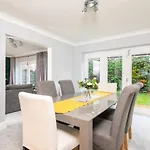 Feriehus 9 College Court Spacious, Modern 4-bed Townhouse In - Pass The Keys