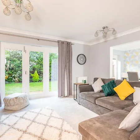 Ferienhaus 9 College Court Spacious, Modern 4-bed Townhouse In - Pass The Keys *