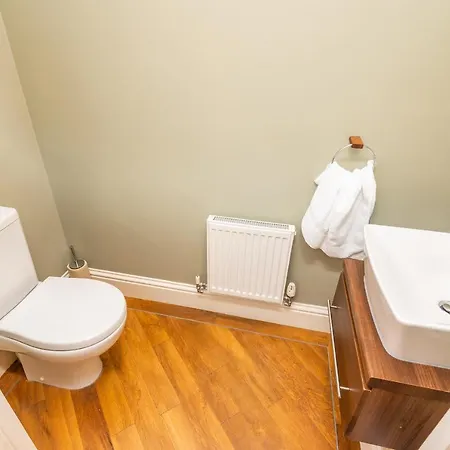 9 College Court Spacious, Modern 4-bed Townhouse In - Pass The Keys * York