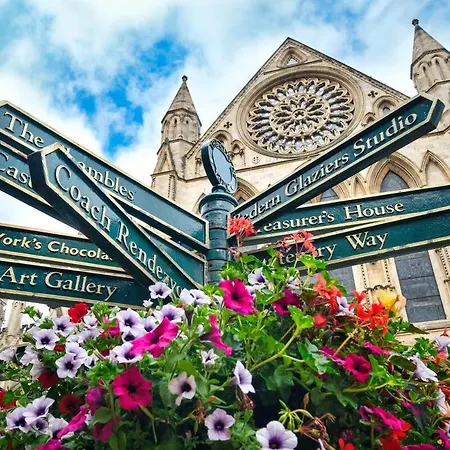 Ferienhaus 9 College Court Spacious, Modern 4-bed Townhouse In - Pass The Keys