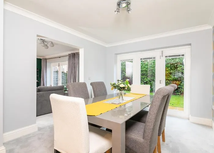 Dom wakacyjny 9 College Court Spacious, Modern 4-bed Townhouse In - Pass The Keys