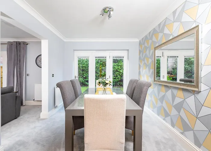 9 College Court Spacious, Modern 4-bed Townhouse In - Pass The Keys York