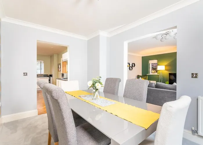 Dom wakacyjny 9 College Court Spacious, Modern 4-bed Townhouse In - Pass The Keys