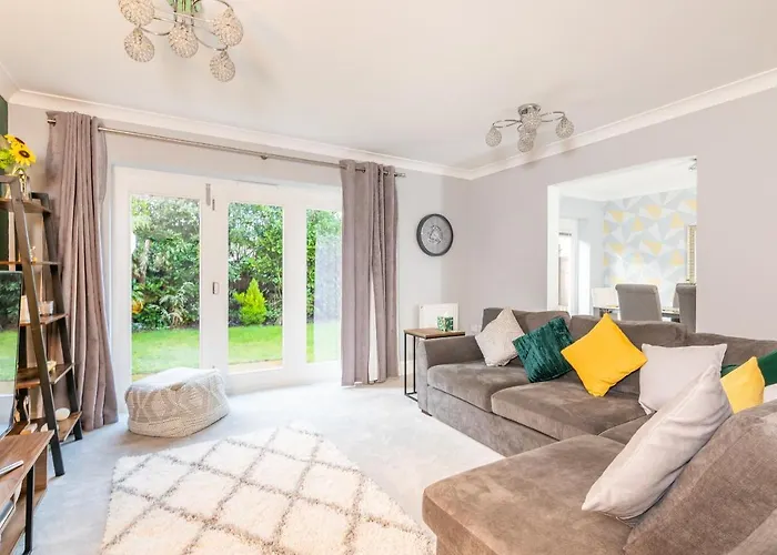 Dom wakacyjny 9 College Court Spacious, Modern 4-bed Townhouse In - Pass The Keys *