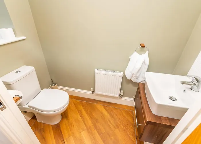 9 College Court Spacious, Modern 4-bed Townhouse In - Pass The Keys * York