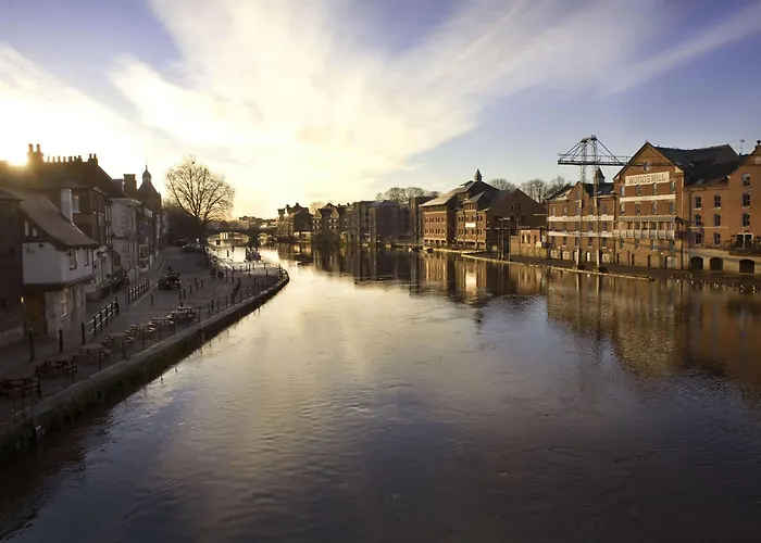 9 College Court Spacious, Modern 4-bed Townhouse In - Pass The Keys * York