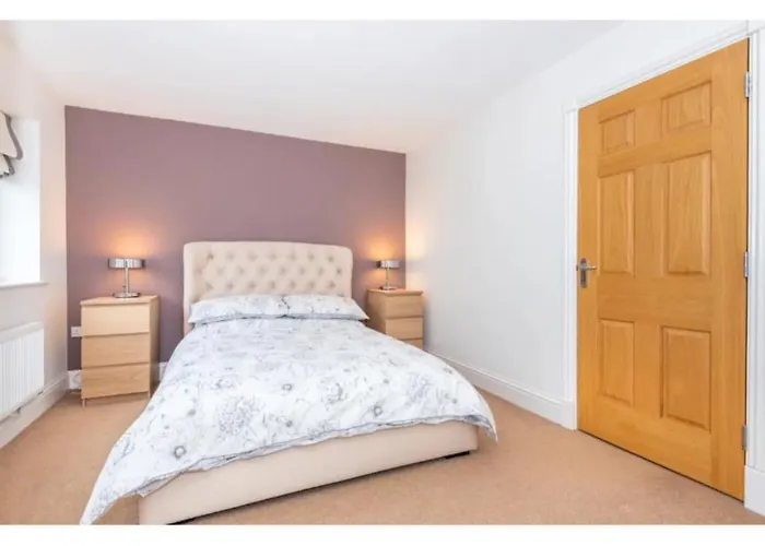 9 College Court Spacious, Modern 4-bed Townhouse In - Pass The Keys York