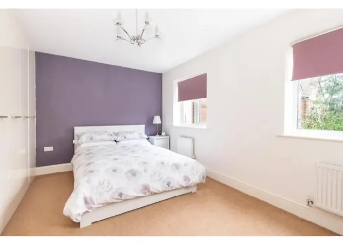 9 College Court Spacious, Modern 4-bed Townhouse In - Pass The Keys