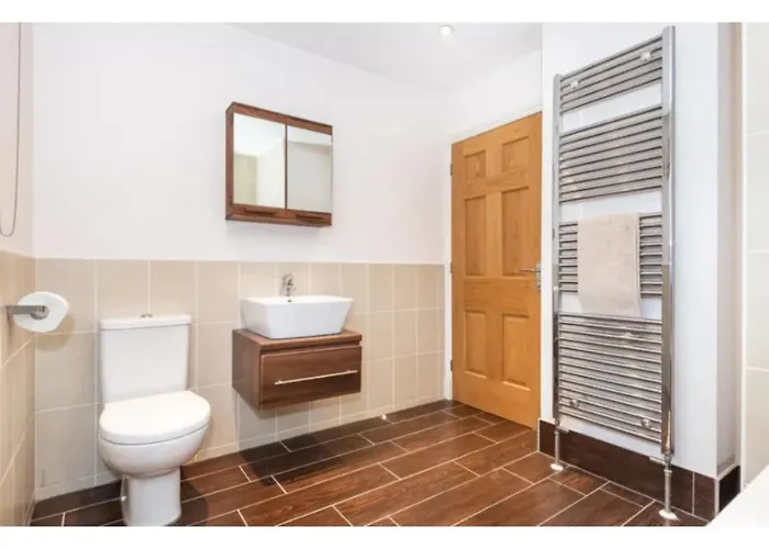 9 College Court Spacious, Modern 4-bed Townhouse In - Pass The Keys * York