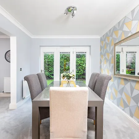 9 College Court Spacious, Modern 4-bed Townhouse In - Pass The Keys York