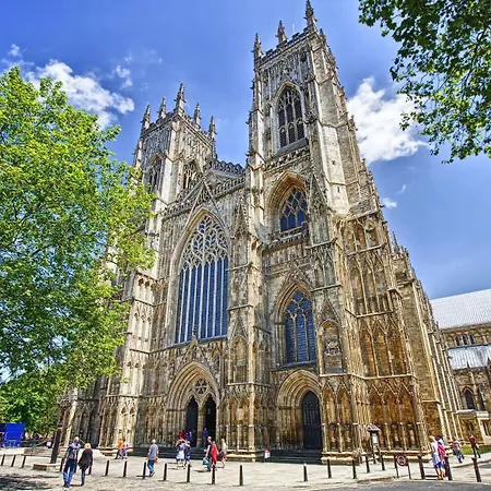 9 College Court Spacious, Modern 4-bed Townhouse In - Pass The Keys York