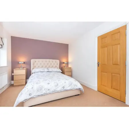 9 College Court Spacious, Modern 4-bed Townhouse In - Pass The Keys York