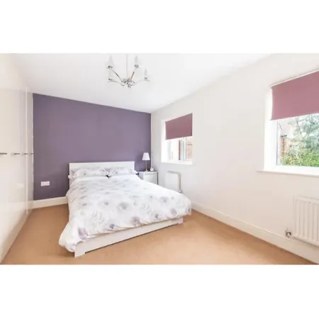 9 College Court Spacious, Modern 4-bed Townhouse In - Pass The Keys