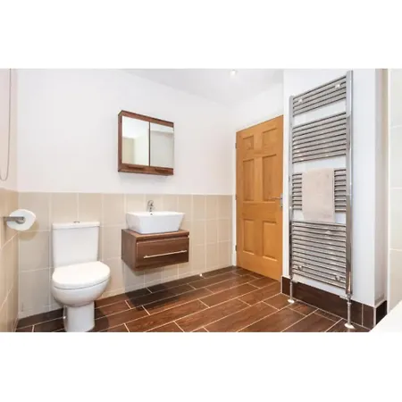 9 College Court Spacious, Modern 4-bed Townhouse In - Pass The Keys * York